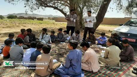  جشن آغاز فعالیت‌های تابستان واحد سیار کانون همراه با کودکان حاشیه شهر و روستاهای زاهدان