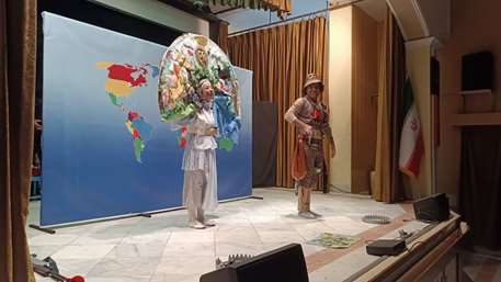  اجرای نمایش دنیای صد رنگ در کانون سیستان و بلوچستان