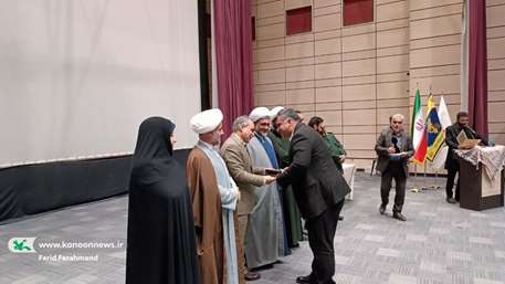  تقدیر از مدیرکل کانون سیستان و بلوچستان در آیین تجلیل از کارمند تراز حاج قاسم 