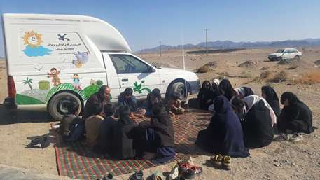  کتابخانه‌ی سیار سیستان و بلوچستان گرمابخش روزهای زمستانی کودکان در روستاهای زاهدان