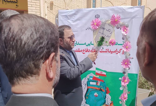 نواختن زنگ آغاز سال تحصیلی در زاهدان به‌دست مدیرعامل کانون؛